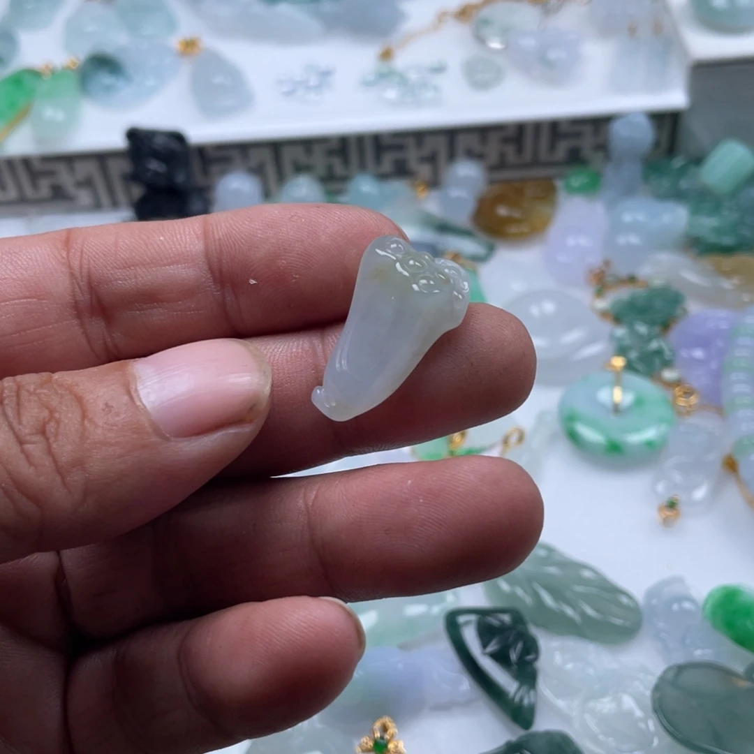 翡翠未镶嵌颈饰翡翠冰黄莲蓬