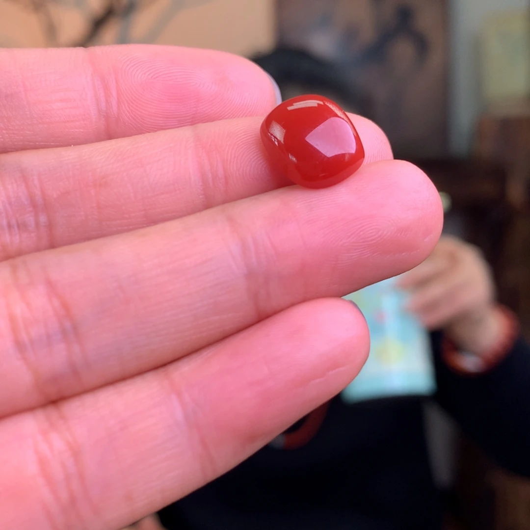 飞***猪南红玛瑙未镶嵌南红玛瑙锦红蛋面