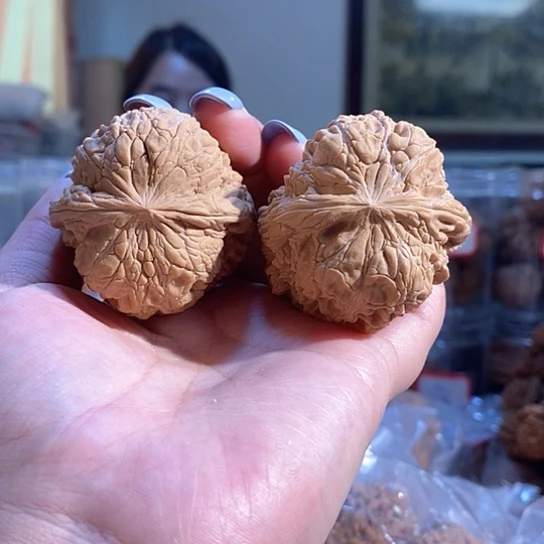 文玩核桃吊坠44门墩有修