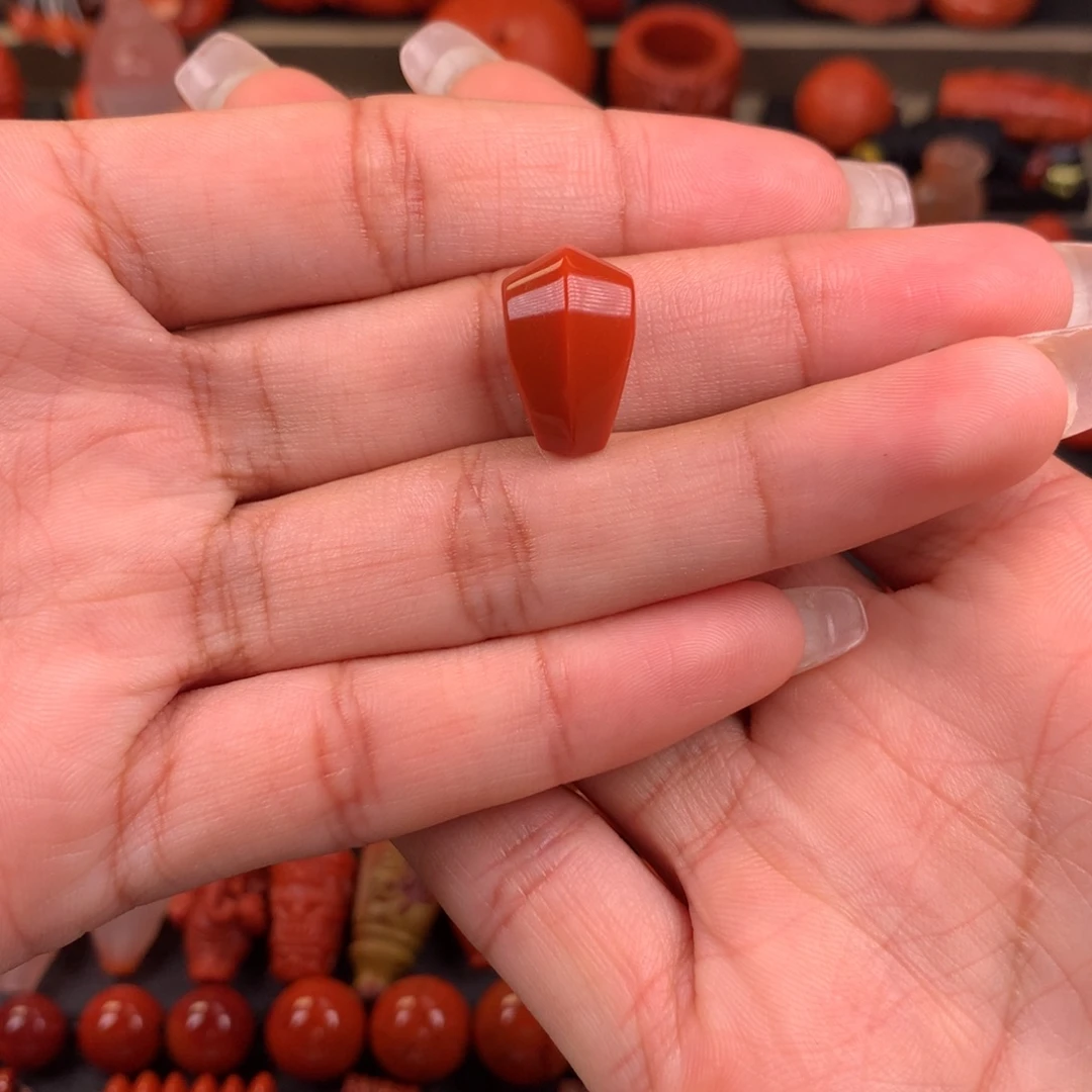 南红玛瑙未镶嵌鲨鱼背三通10+