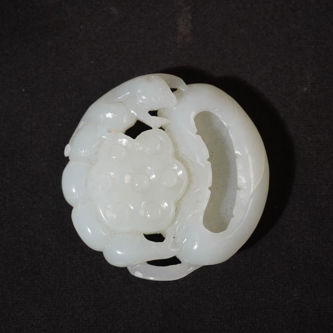 ND9  清 和田玉荷莲挂件