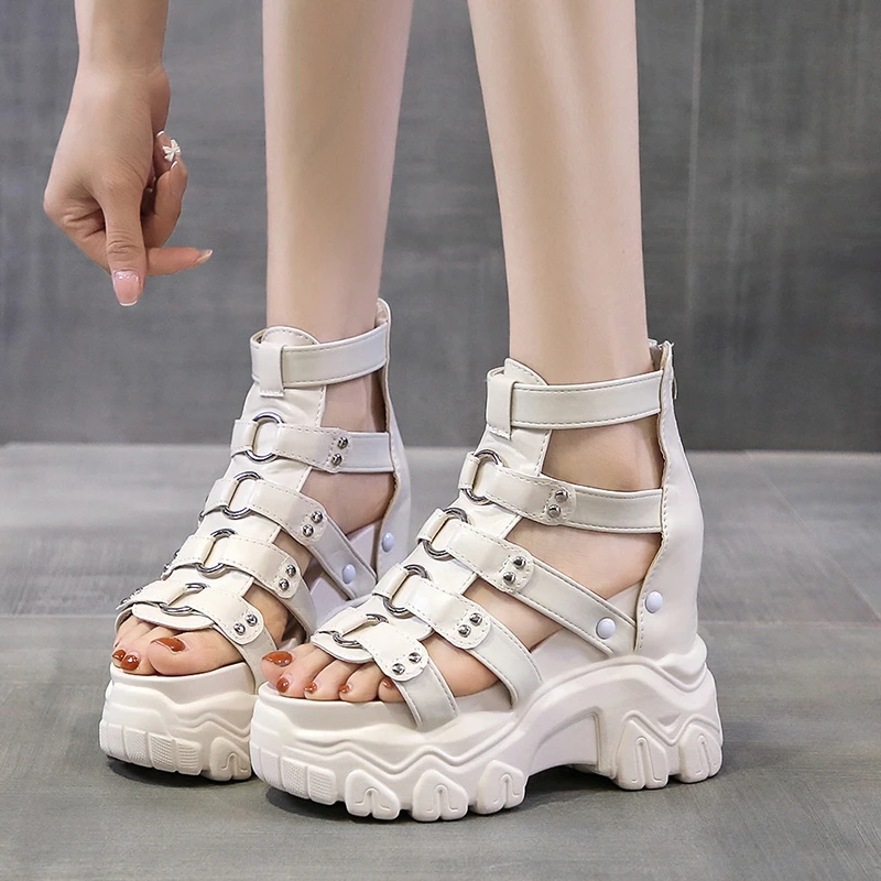 白色厚底凉鞋女2025新款夏季百搭时尚松糕内增高坡跟罗马镂空凉靴