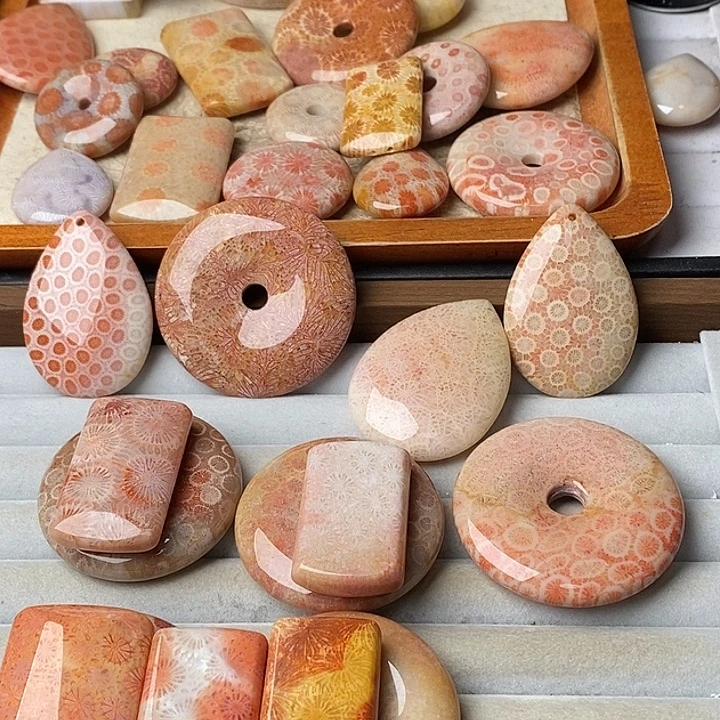 硅化玉未镶嵌颈饰
