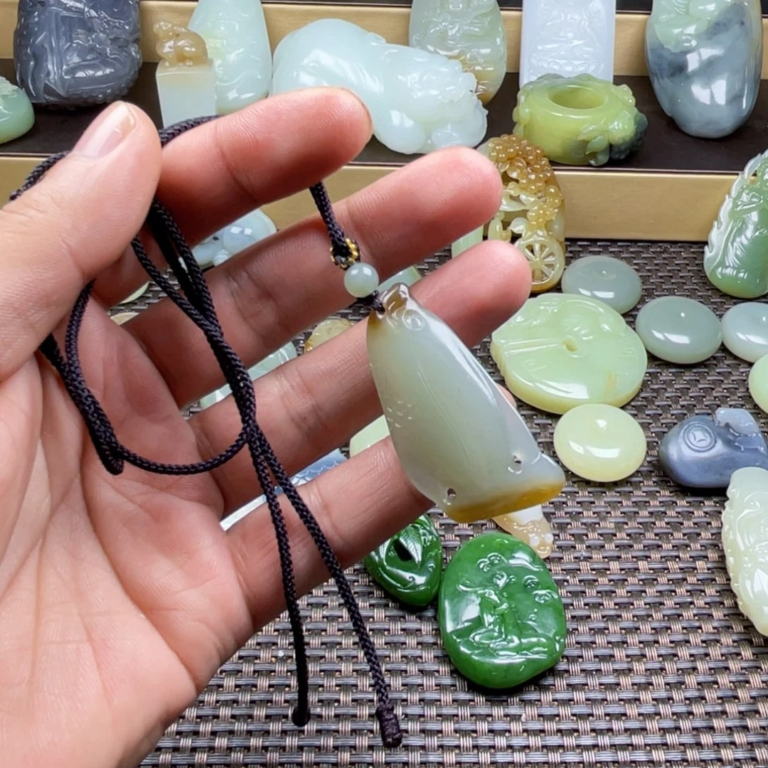 和田玉未镶嵌颈饰