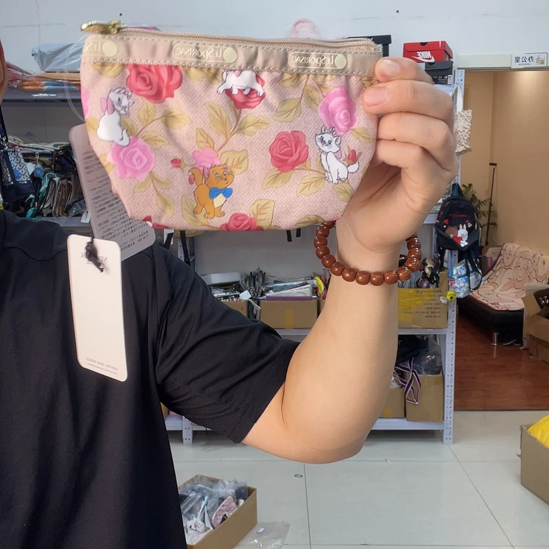 PU化妆包等产品和产品