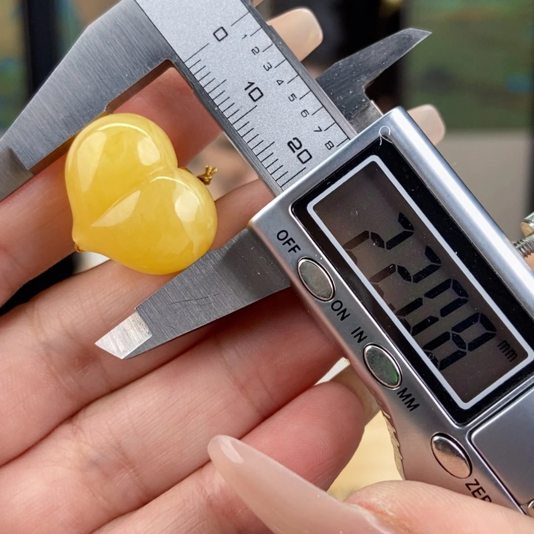 未镶嵌琥珀珠宝奇石