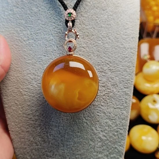 蜜蜡18K金镶嵌吊坠(赠链)
