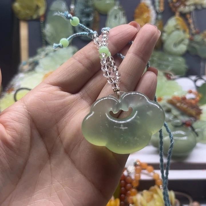 蛇纹石玉未镶嵌颈饰
