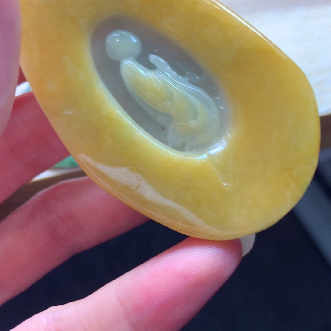 翡翠18K金镶嵌颈饰吊坠