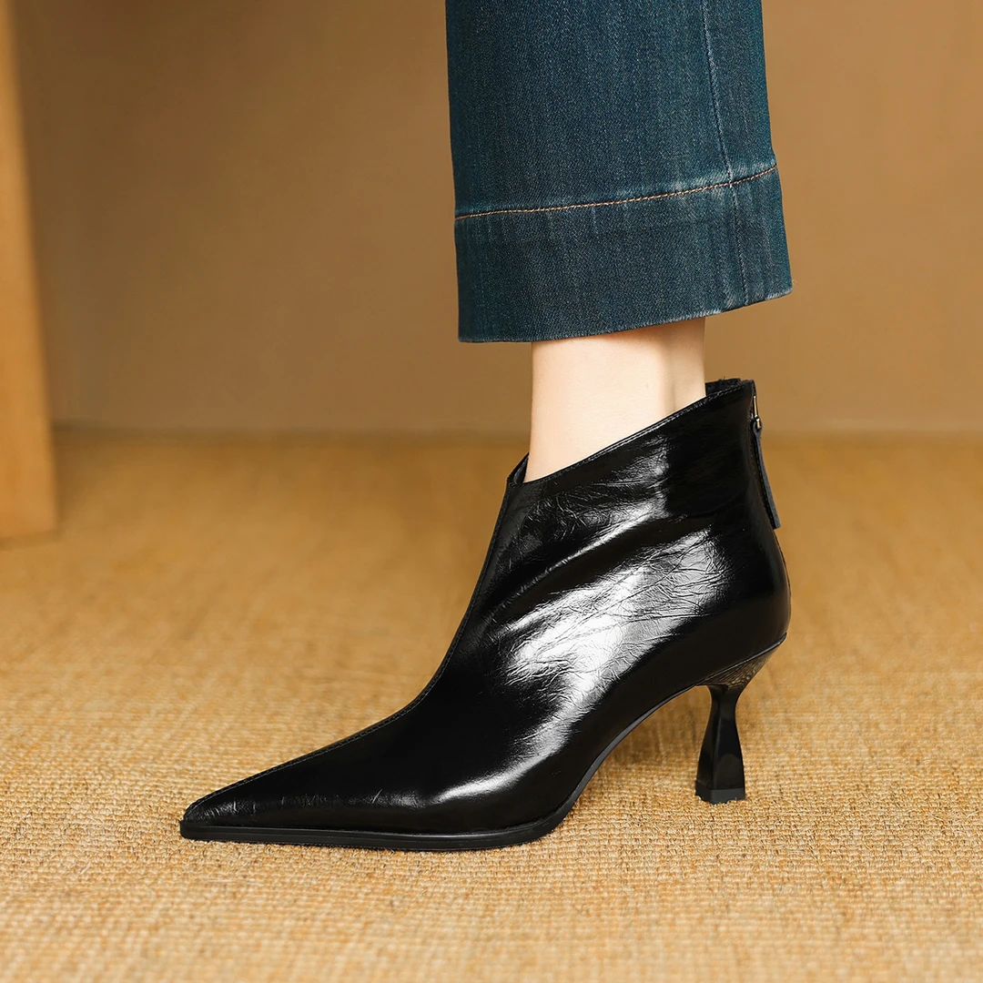6.5cm尖头高跟短靴法式冬季休闲风细跟裸靴防滑增高欧美漆皮单靴