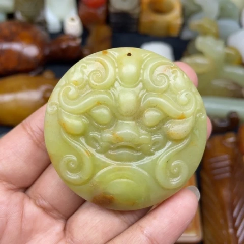 蛇纹石玉未镶嵌颈饰95