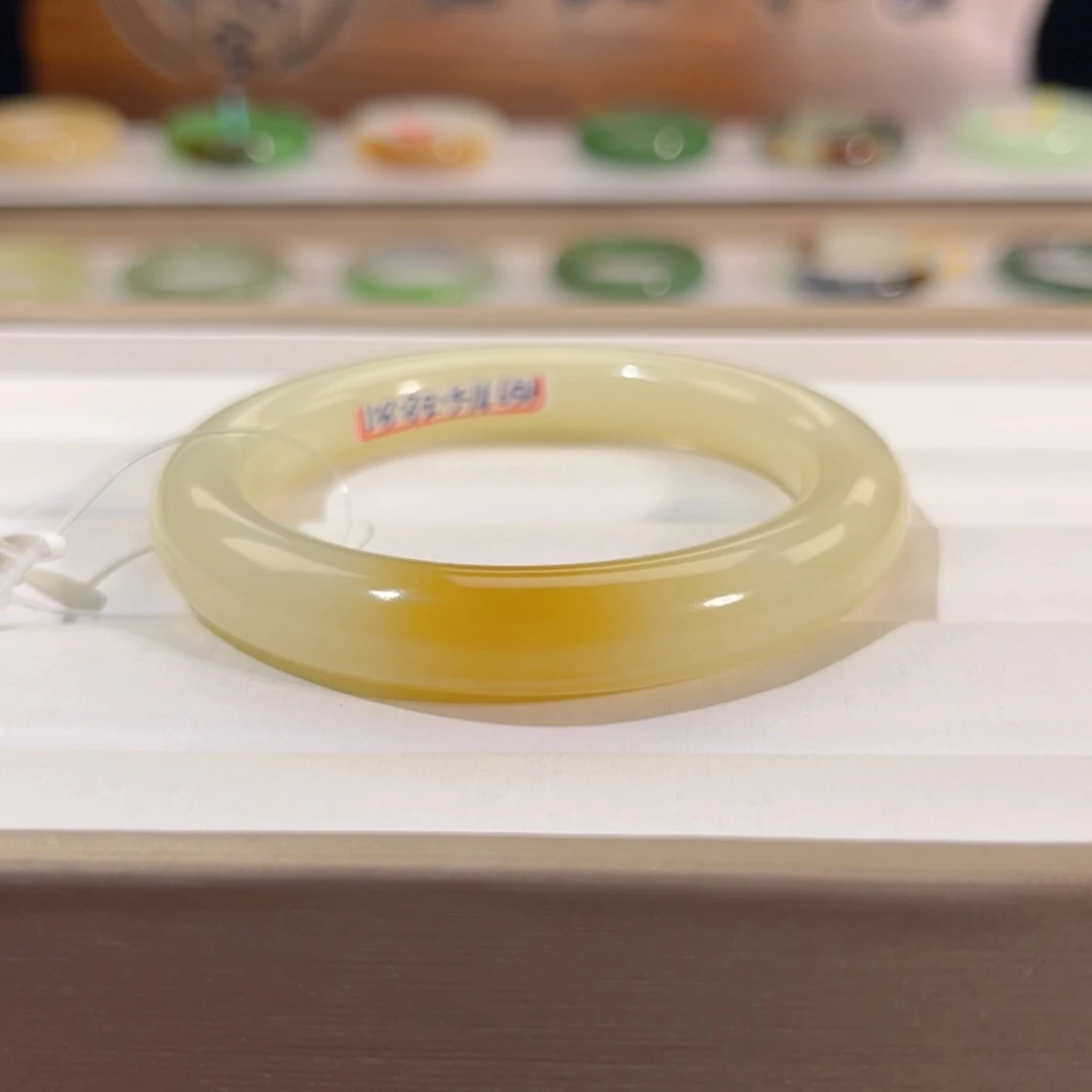 和田玉未镶嵌手镯一口糖 圆条