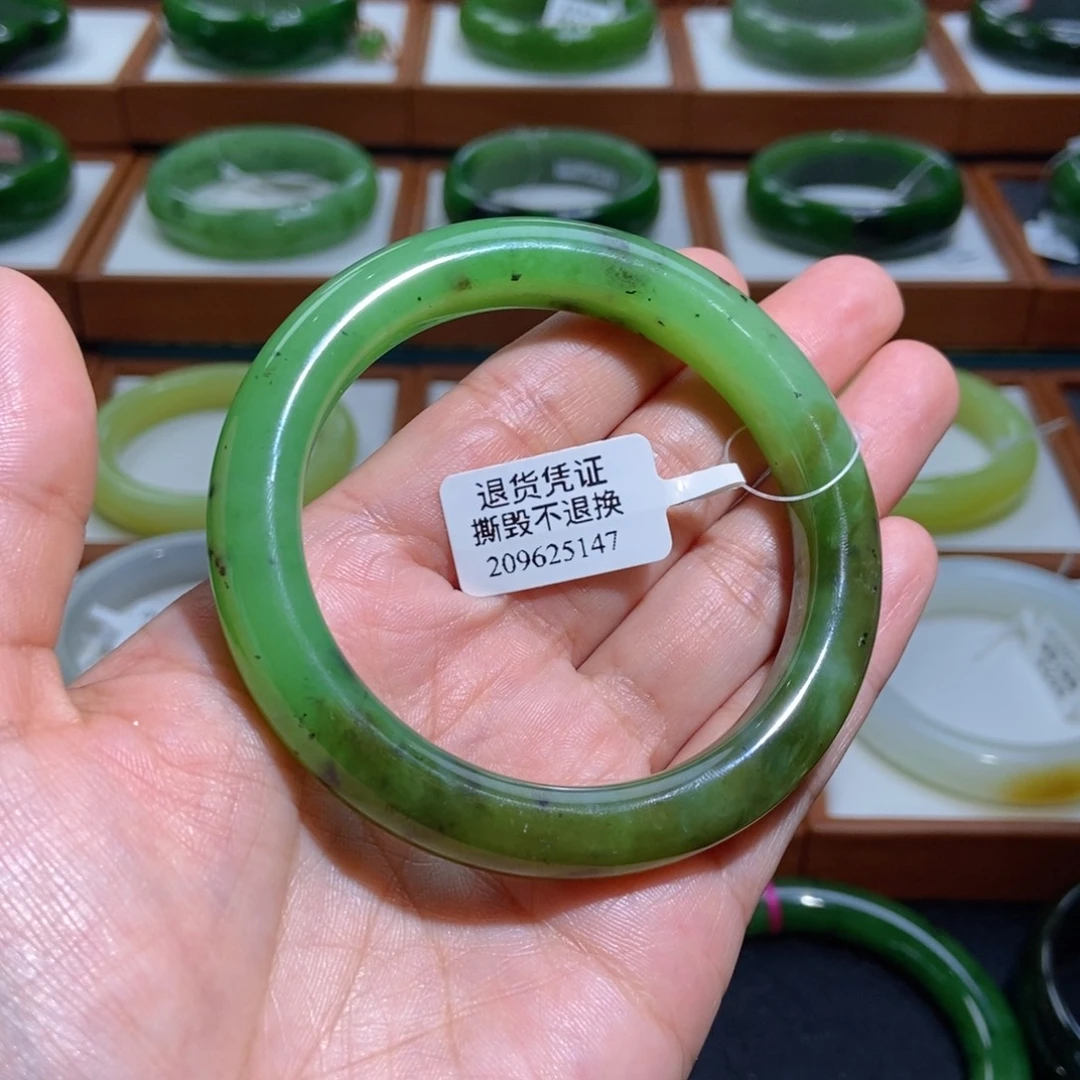 未镶嵌手镯和田玉俄碧苹果绿58