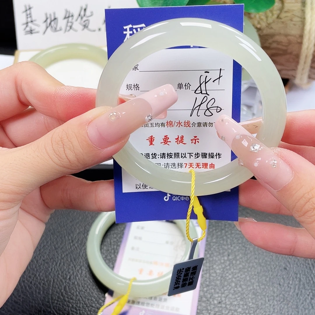 和田玉未镶嵌手镯