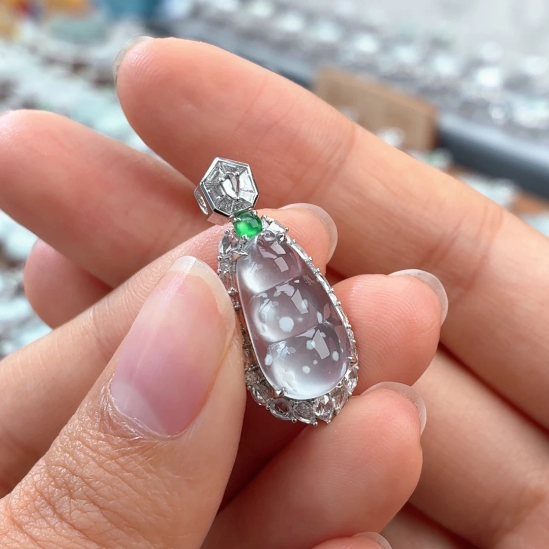 翡翠18K金镶嵌颈饰