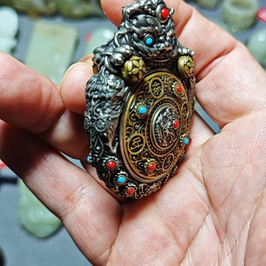 颈饰未镶嵌和田玉掐**算