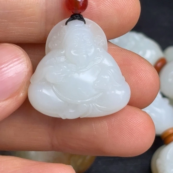 颈饰未镶嵌和田玉（白玉）