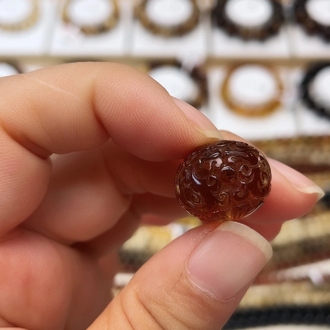 顺***娘琥珀未镶嵌裸石十七
