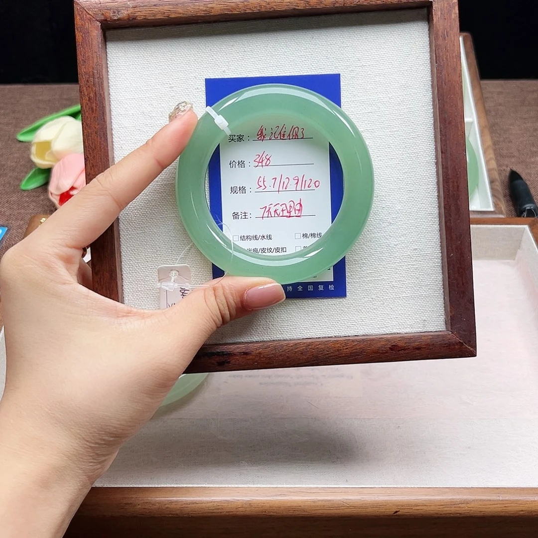 我***了未镶嵌手镯石英质玉