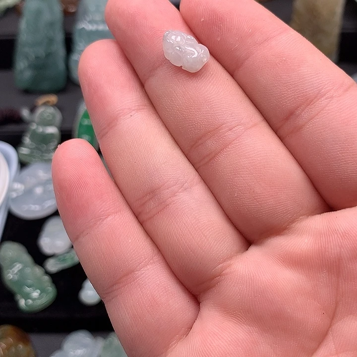 翡翠未镶嵌颈饰翡翠首饰