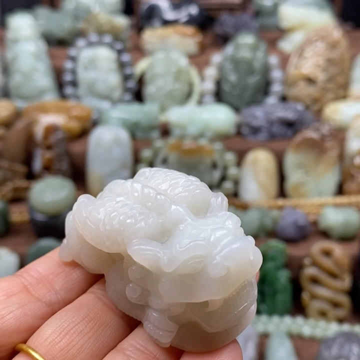 空***菜和田玉未镶嵌颈饰