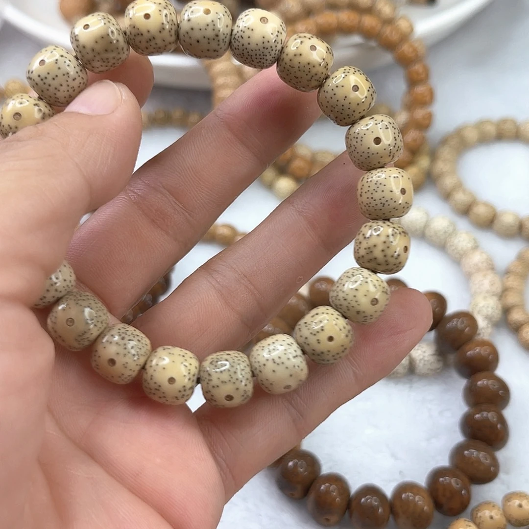 B***u吊坠星月菩提鸡油黄