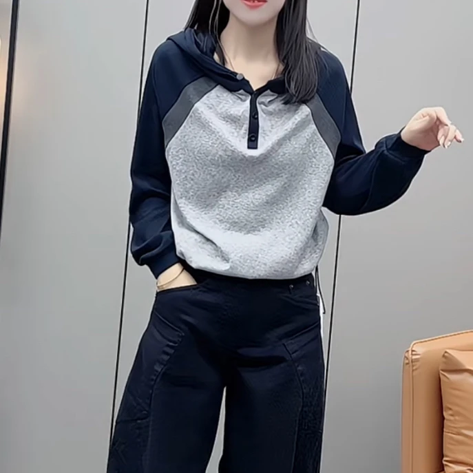 新款时尚减龄百搭拼色半排扣连帽衫