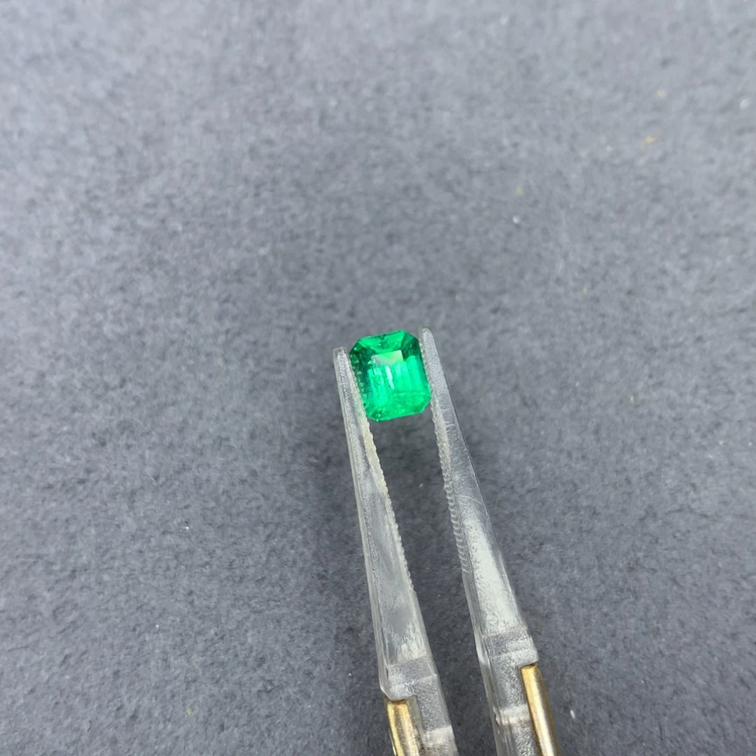 裸石祖母绿0.8ct 极光祖母绿 AIGS 微油