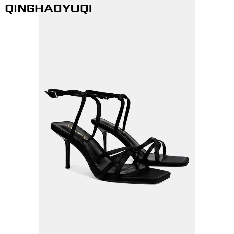 2025新款高跟女露趾细带罗马一字带时装粗跟凉鞋夏季后空凉鞋