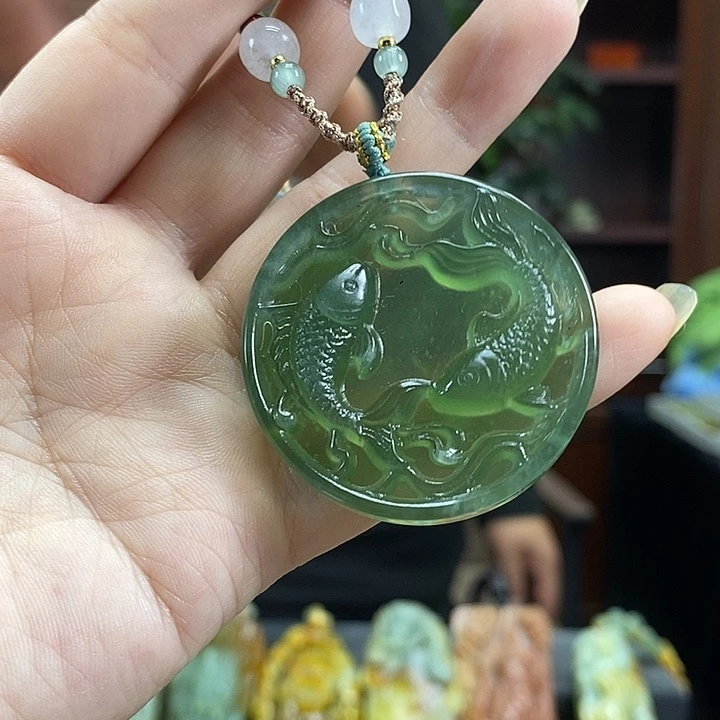 蛇纹石玉未镶嵌颈饰