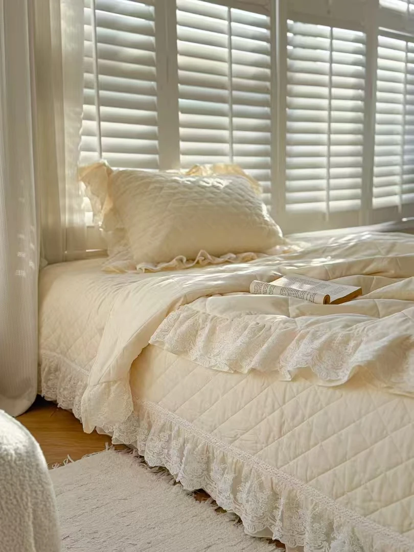 【美琳】欧若拉 温柔奶油色~韩式高密度棉精致花边床盖 多功能被套