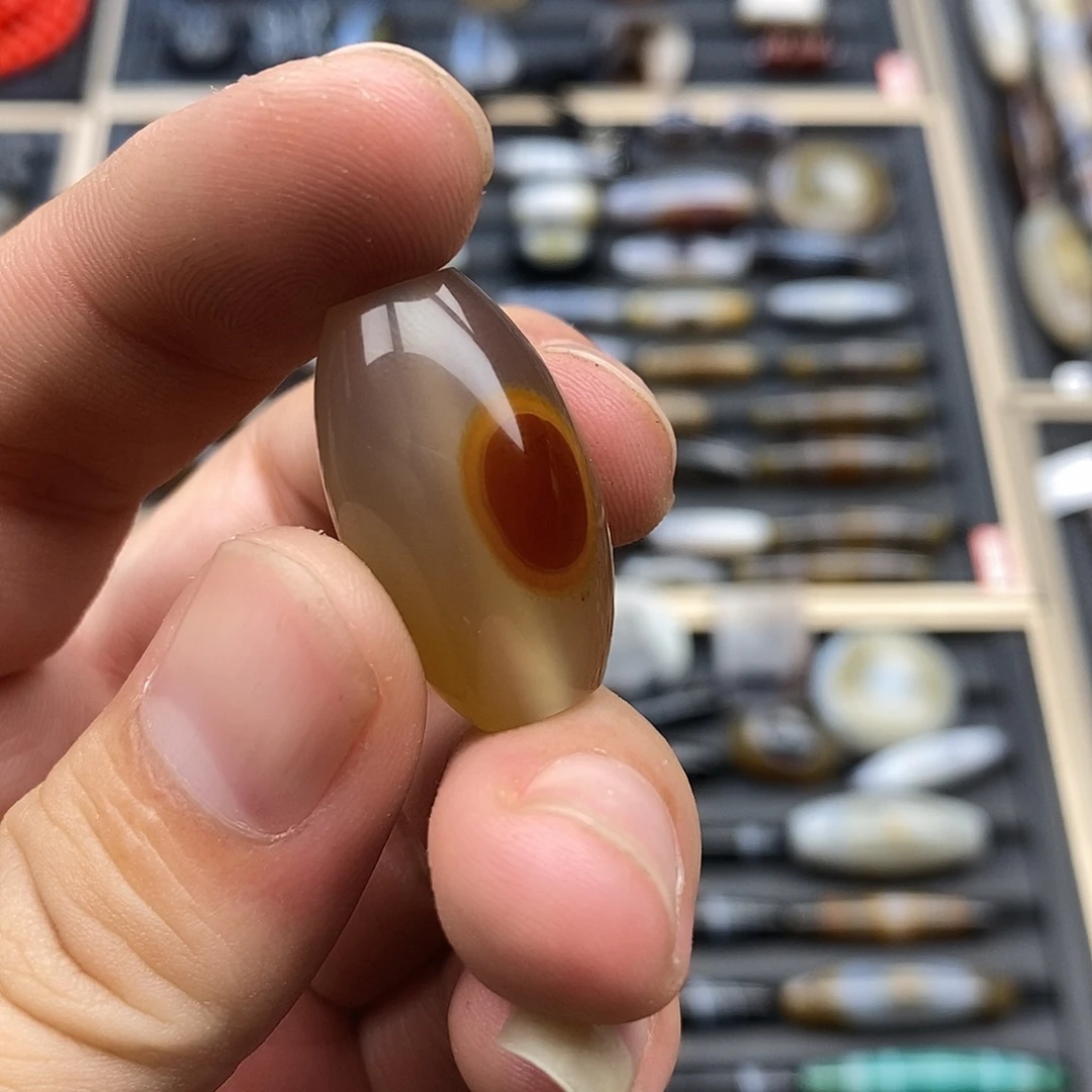 人***处玛瑙/玉髓未镶嵌颈饰