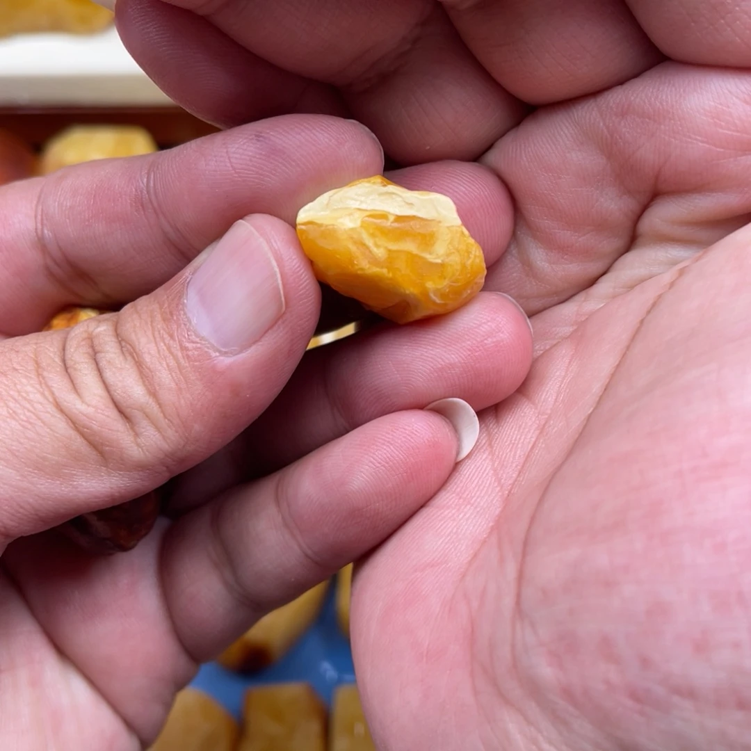 魏***风定制蜜蜡未镶嵌原石