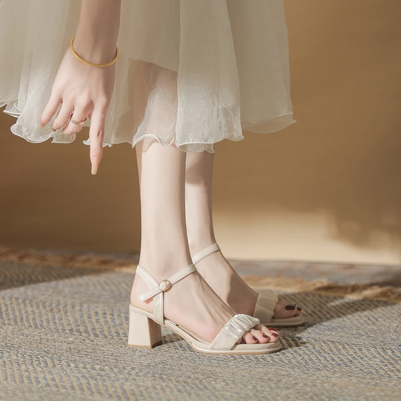 真皮粗跟凉鞋女2025年夏季新款仙女风配裙子一字带小个子高跟凉鞋
