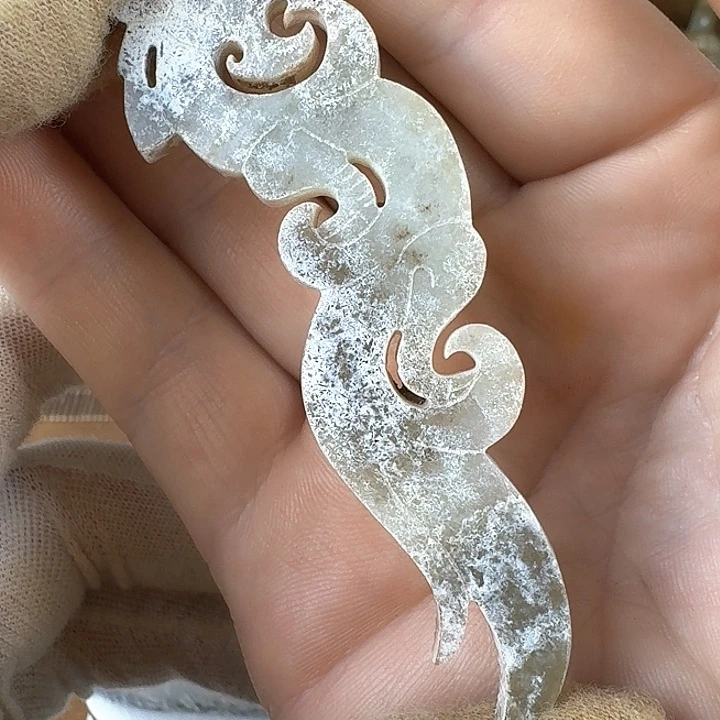 和田玉挂件未镶嵌言**玉