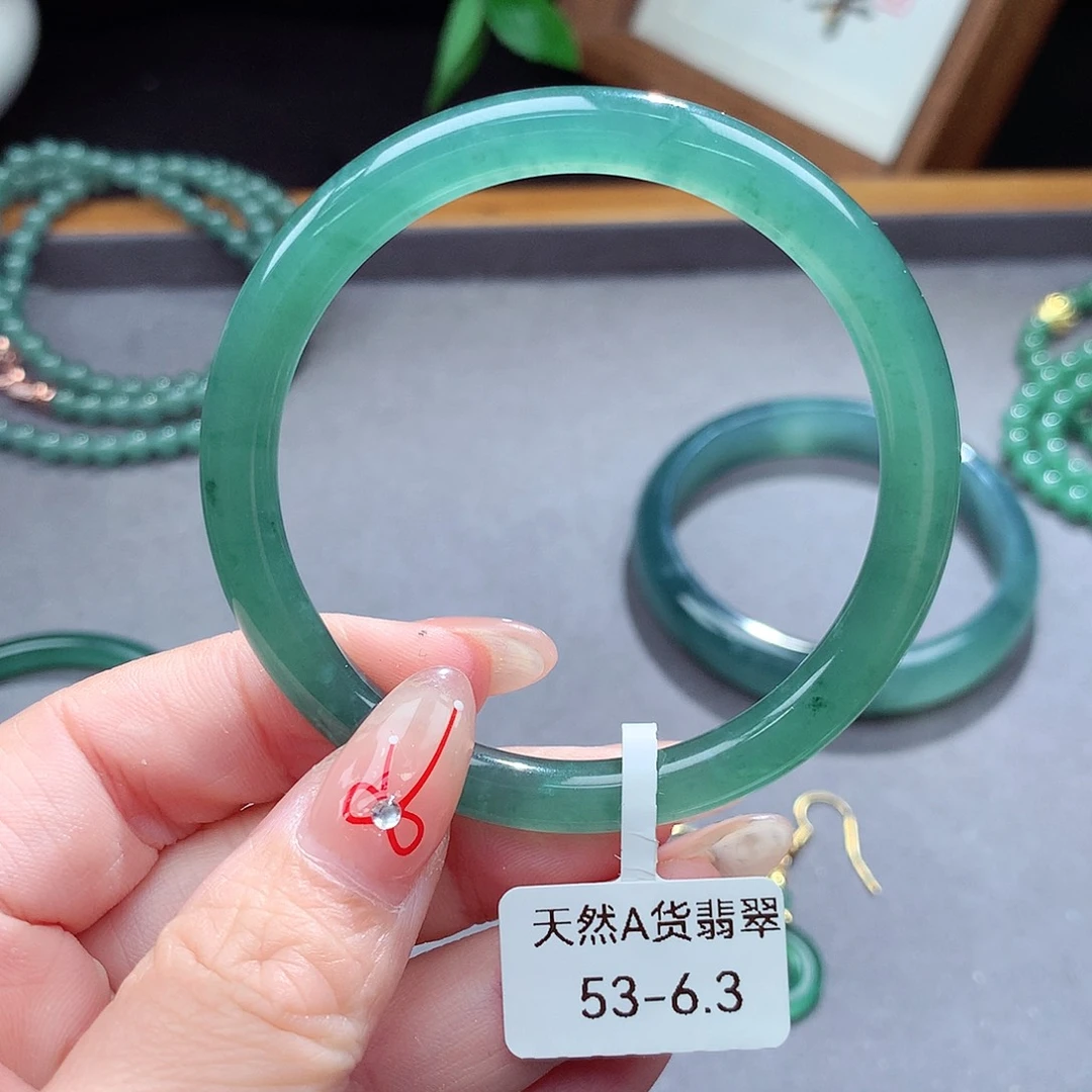 翡翠手镯（圆镯）未镶嵌