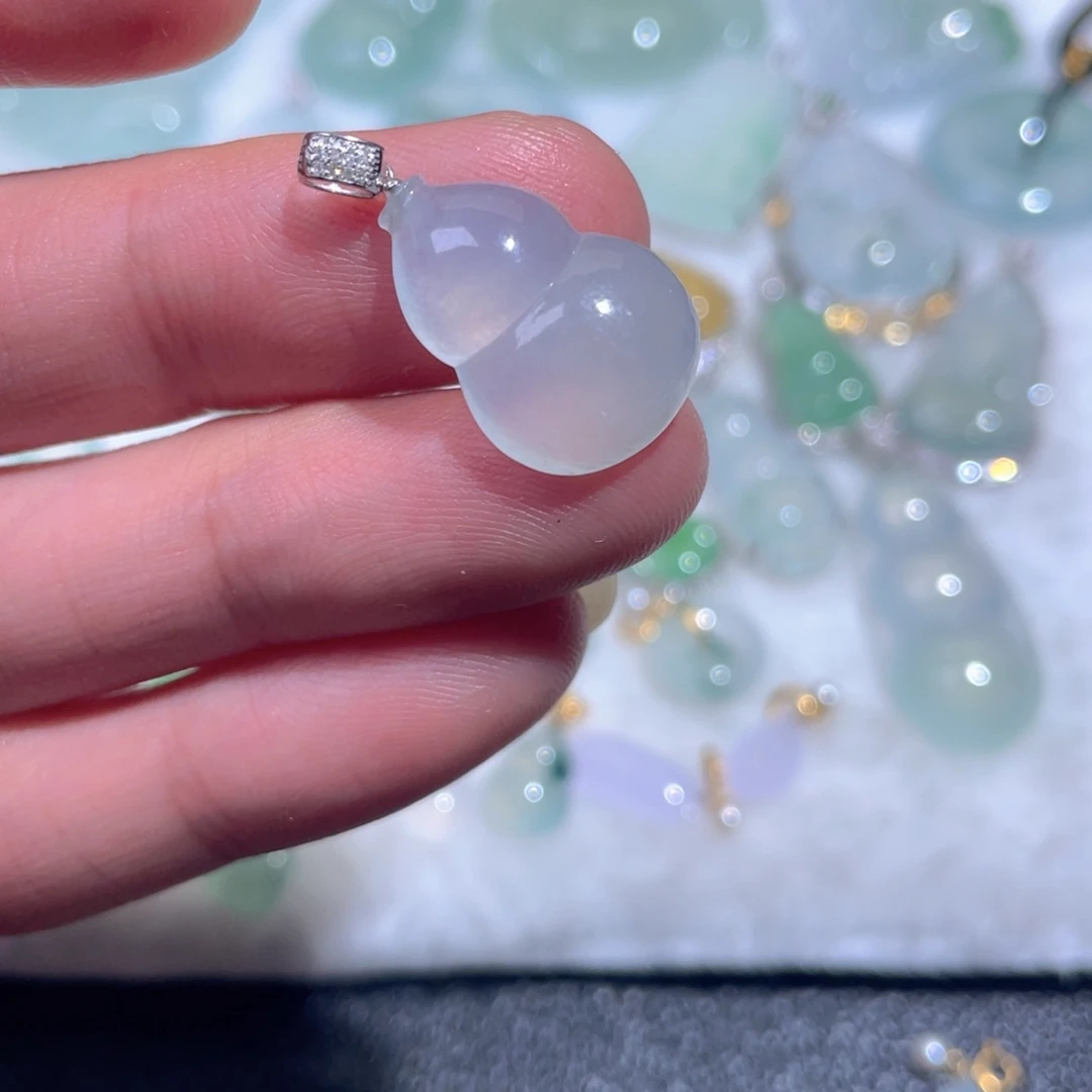 翡翠18K金镶嵌颈饰翡翠