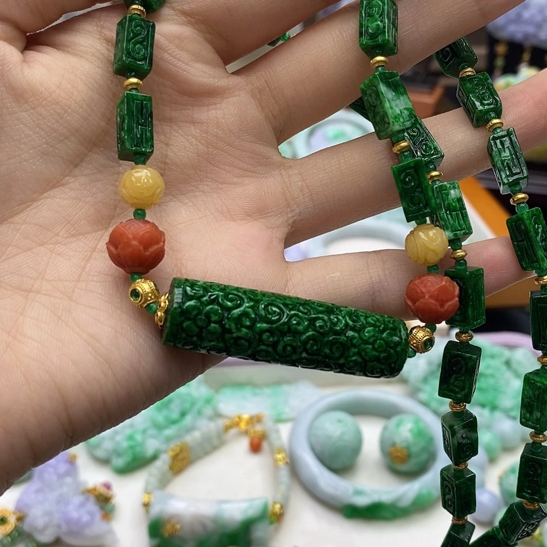 颈饰未镶嵌翡翠天然