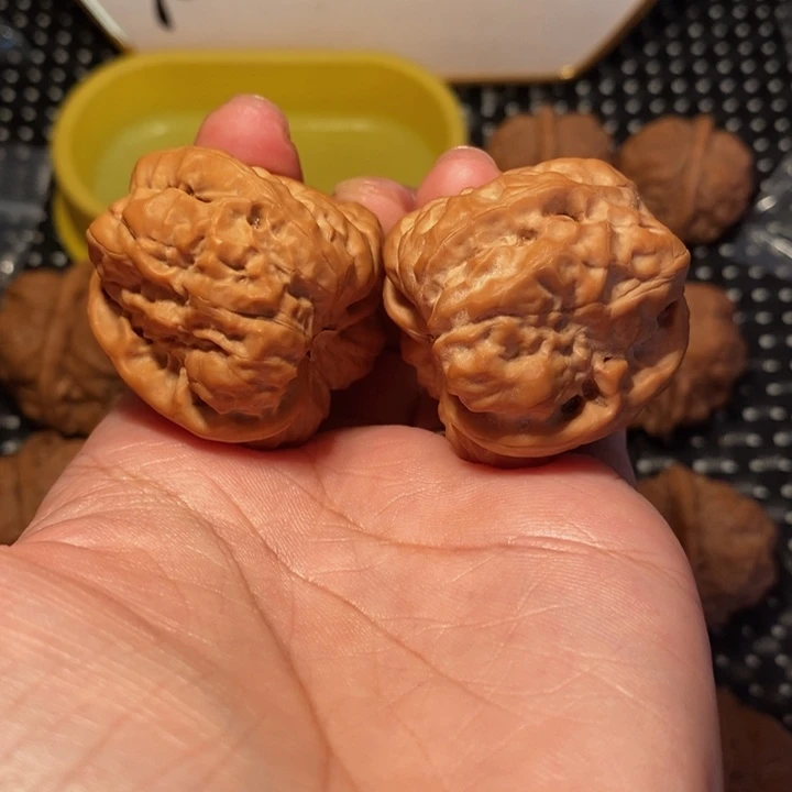 羽****文玩核桃把件八腿