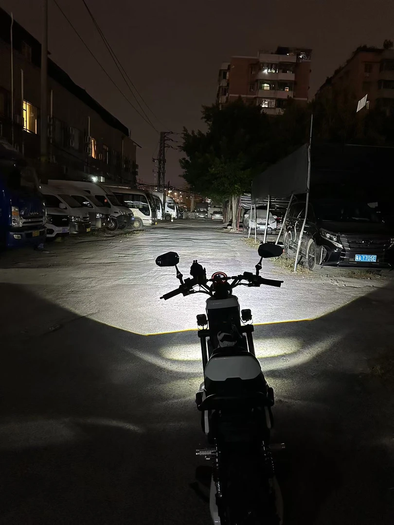 电动车射灯LED远近黄白光激光透镜强光外置切线外卖照明铺路射灯