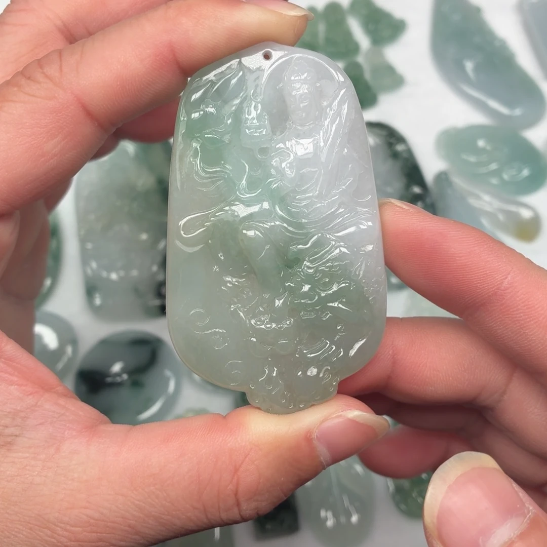 翡翠未镶嵌颈饰文殊