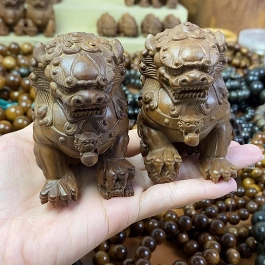 老山檀香狮子摆件一对