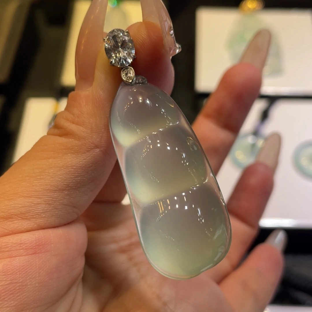 18K金镶嵌定制翡翠豆子