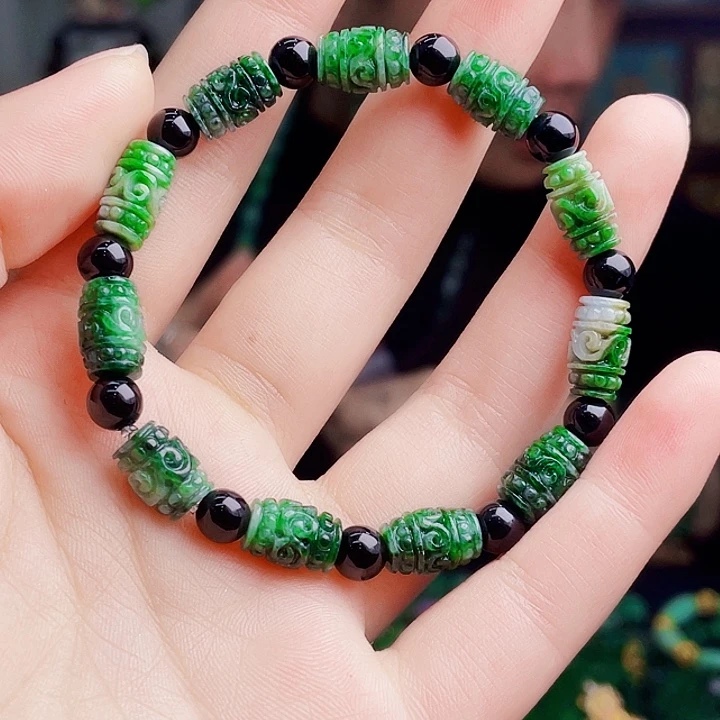 翡翠未镶嵌颈饰多样性