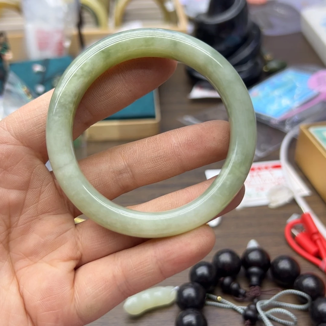 和田玉未镶嵌手镯56.3圈围148瑕