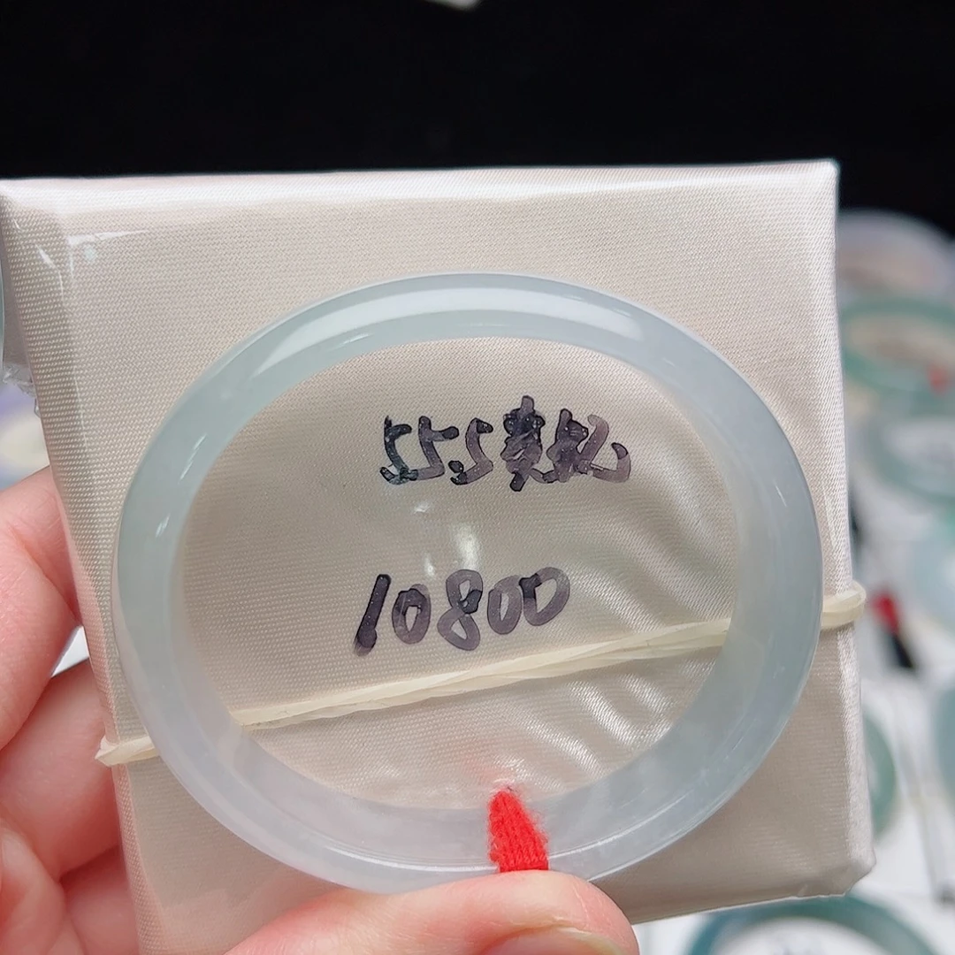 翡翠未镶嵌手镯（贵妃镯）