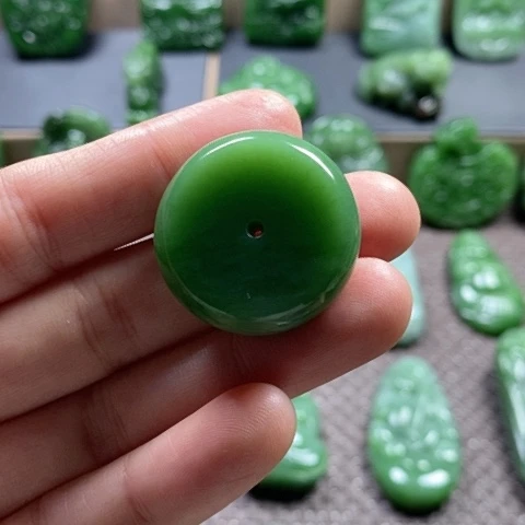 【闪购商品】颈饰未镶嵌和田玉