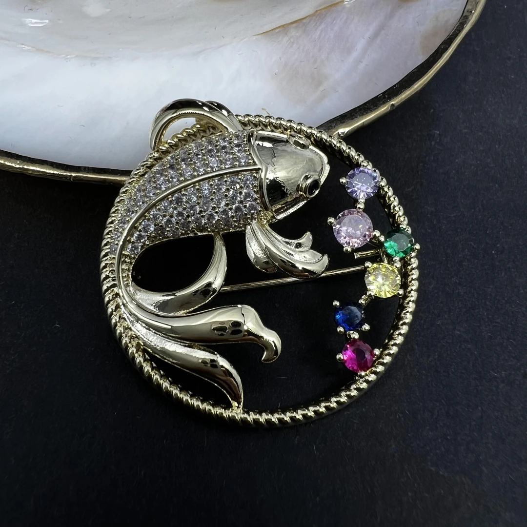 1252  七彩小鱼胸针