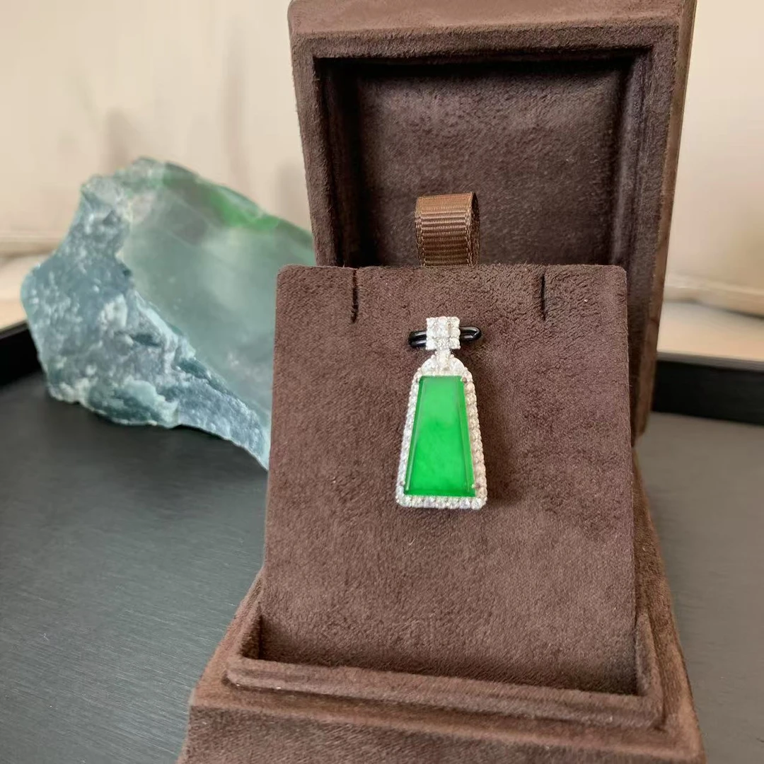 天然A货阳绿无事牌翡翠吊坠（翠玉专属）