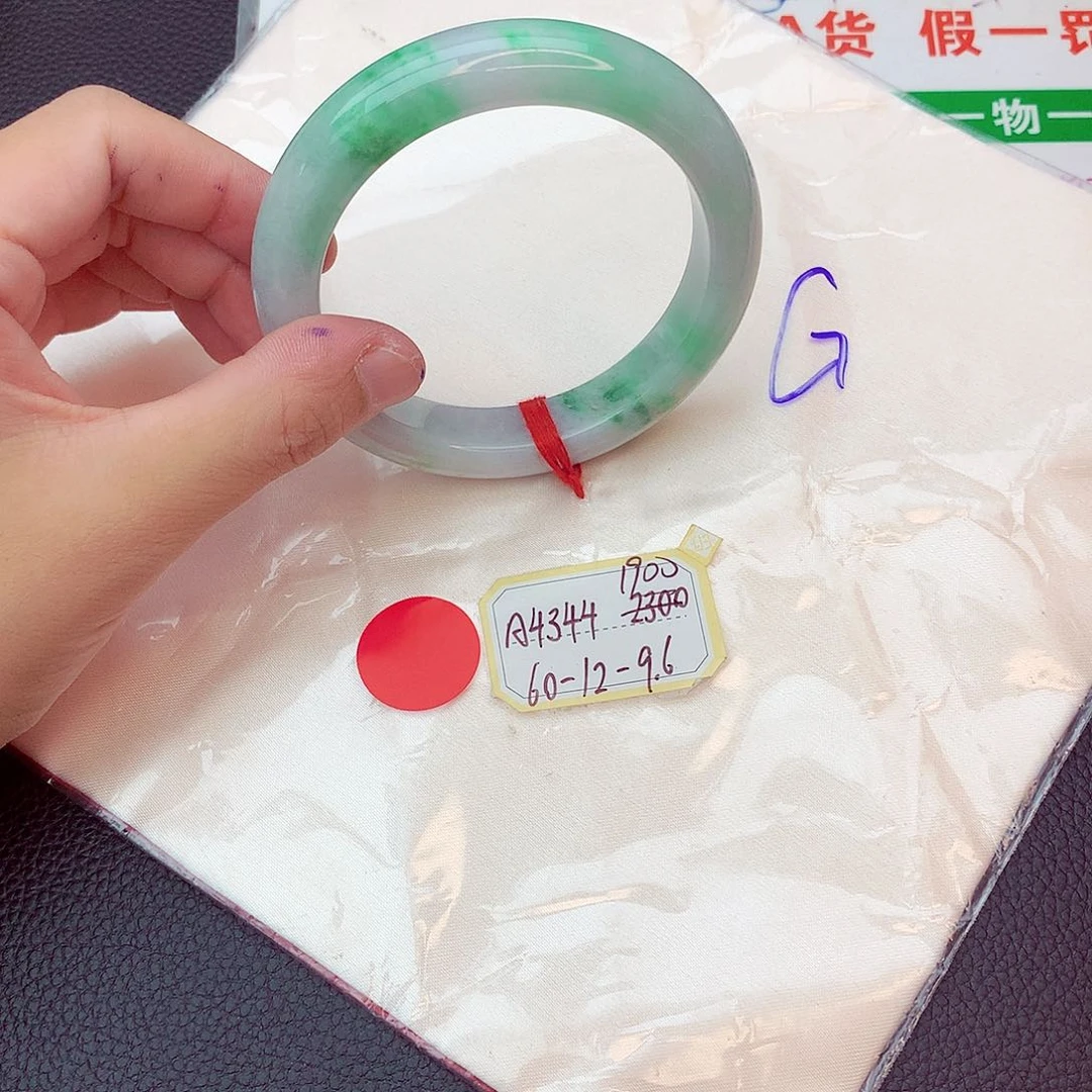 翡翠手镯未镶嵌我